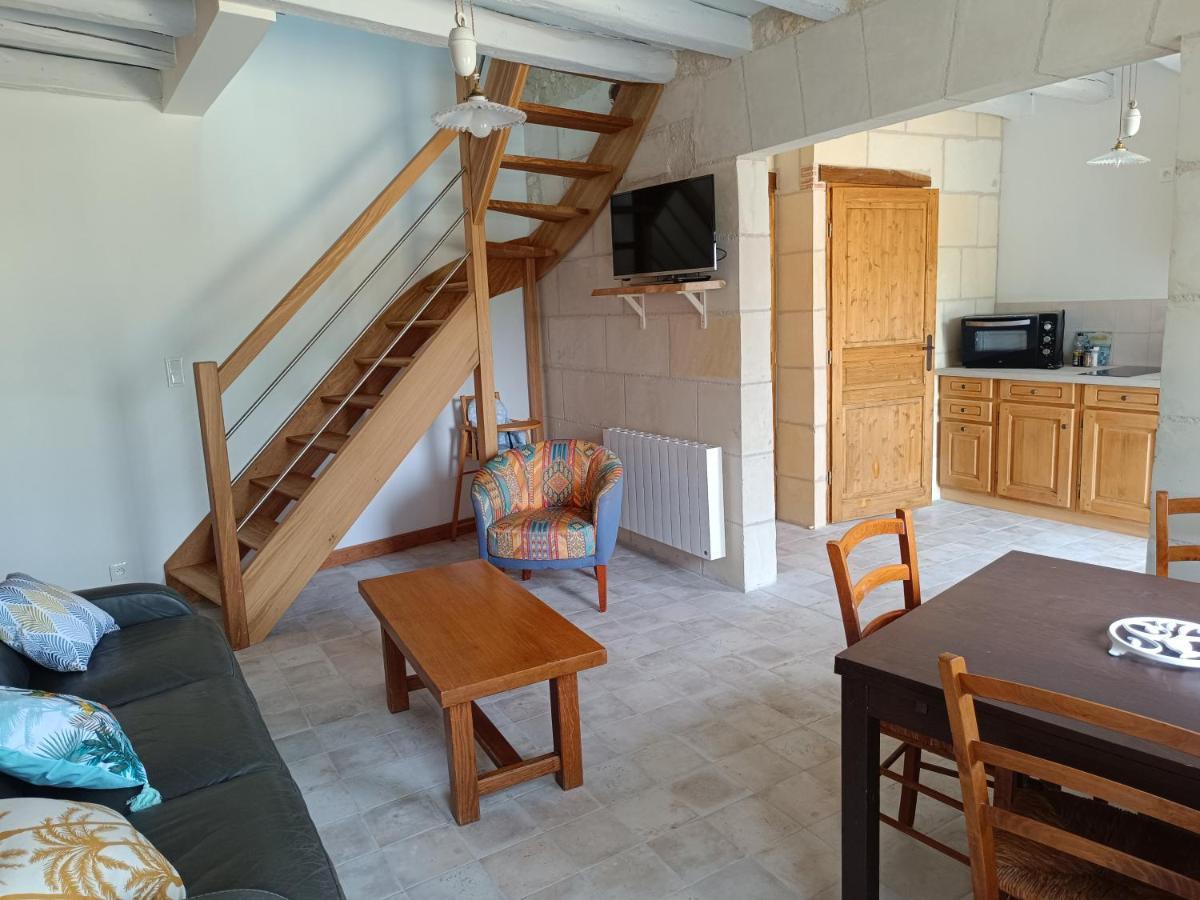 Gite De La Grand Maison Le Noyer Seigy Bagian luar foto